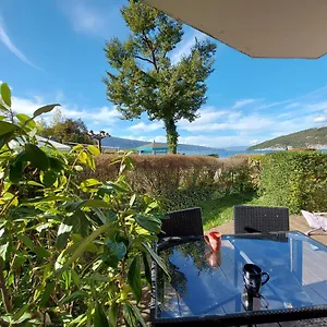 Les Pieds Dans L'eau Au Bord Du D'annecy Duingt